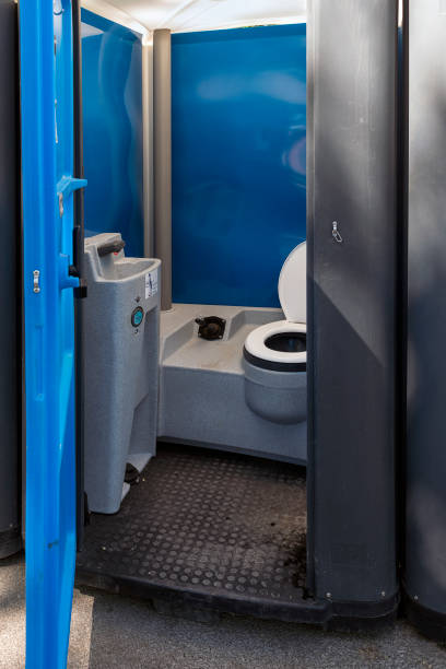 Porta potty delivery and setup in Merton, WI